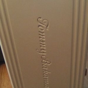 Tommy Bahama Large suitcase